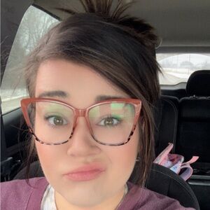 Meet your Posher, Danni